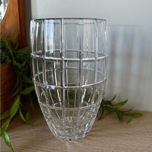 Elegant Faceted Crystal Vase